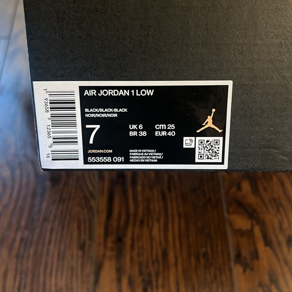 Air Jordan Low Triple Black Size 7 Men’s or women’s 8.5 - Picture 7 of 14